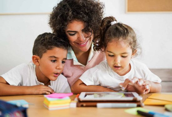 Mother teaching children at home because the coronavirus - Learning with digital tablet